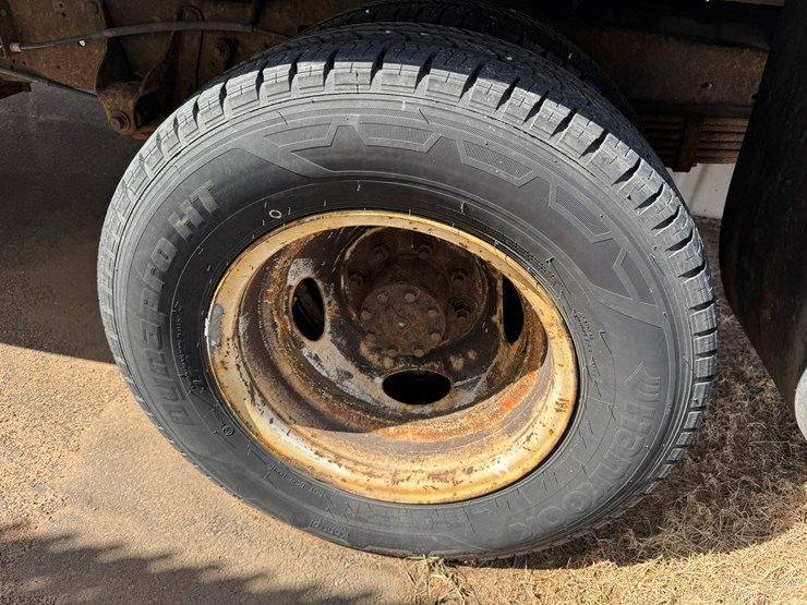 2010-ford-e350-image-40