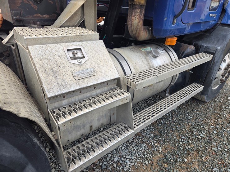 2007-massey-ferguson-8-image-16