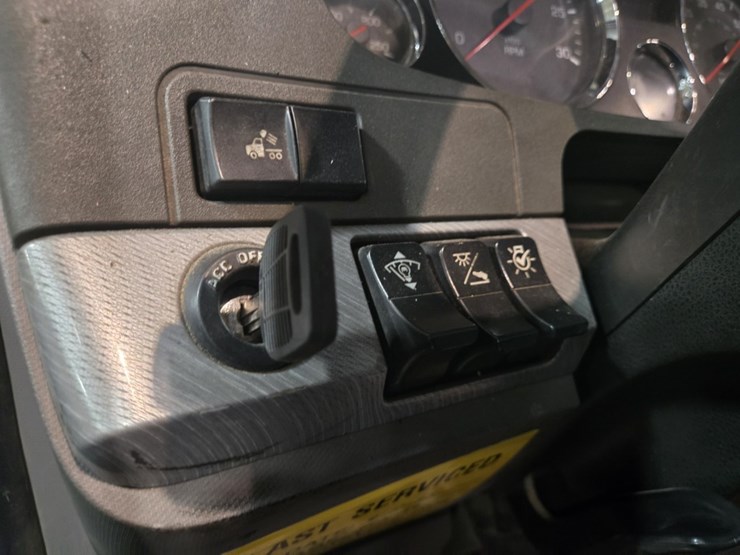 2017-kenworth-t680-image-72