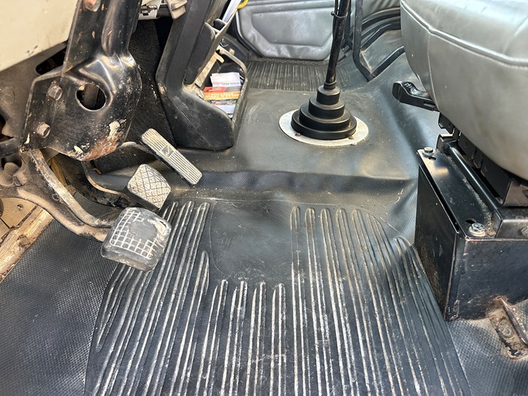 freightliner-fl70-image-73