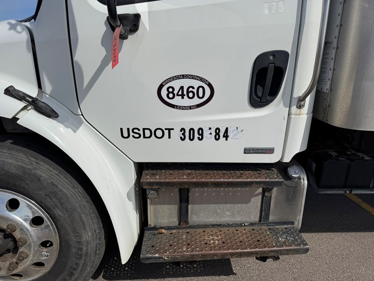 #2160-•-2006-freightliner-business-class-m2-box-truck-image-12