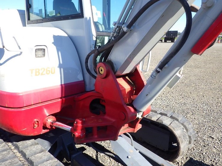 takeuchi-tb260-image-30