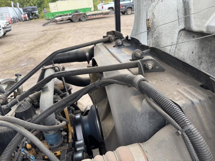 2003-peterbilt-330-image-71