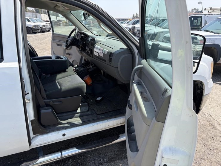 2012-gmc-sierra-2500-image-10