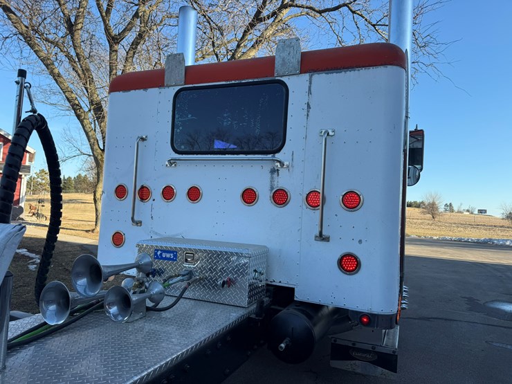 1974-peterbilt-359-image-15