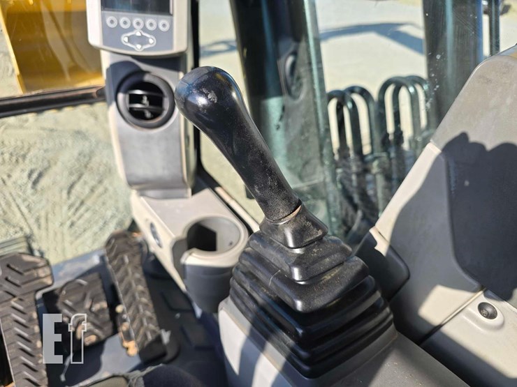 2017-caterpillar-326fl-image-16