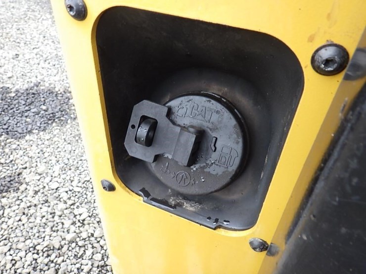 2020-caterpillar-226d3-image-14