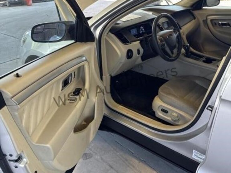 2013-ford-taurus-sdn-image-21