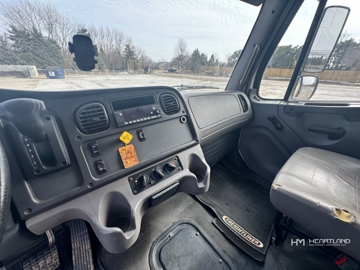 2023-freightliner-m2-106-image-52