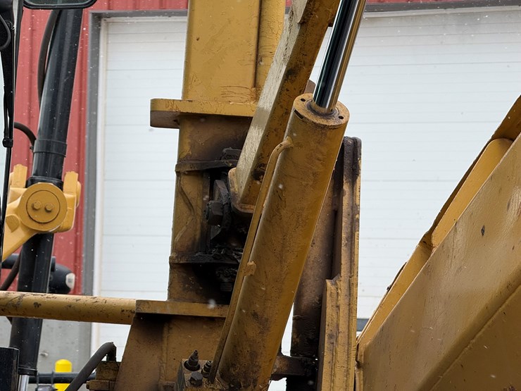 caterpillar-160m-image-58