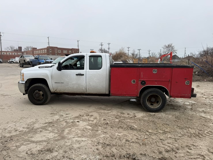 2012-chevrolet-3500-image-8