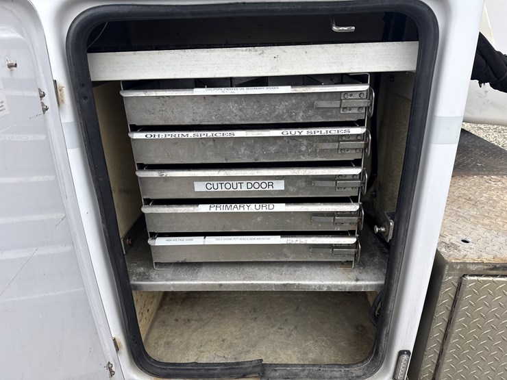 2015-ford-f550-image-24