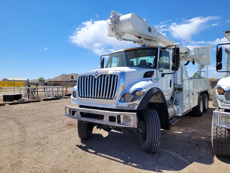 2012-international-7400-image-1