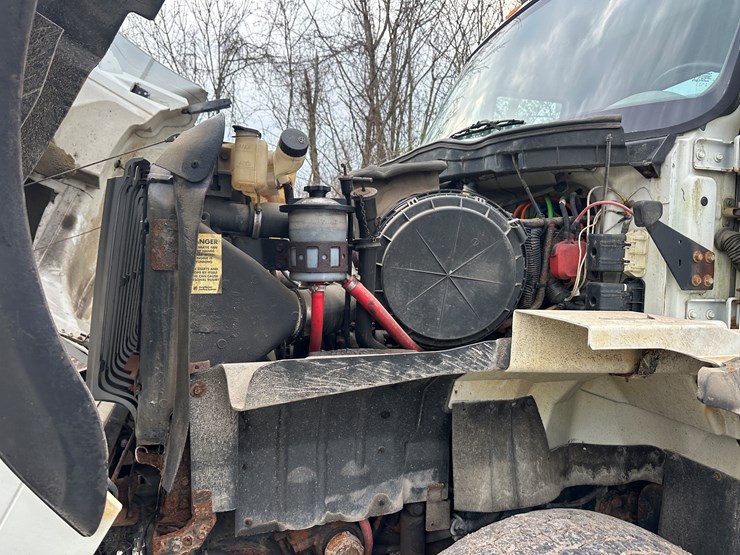 2007-international-7600-image-23