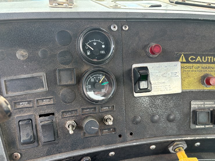 1999-mack-rd600-image-33