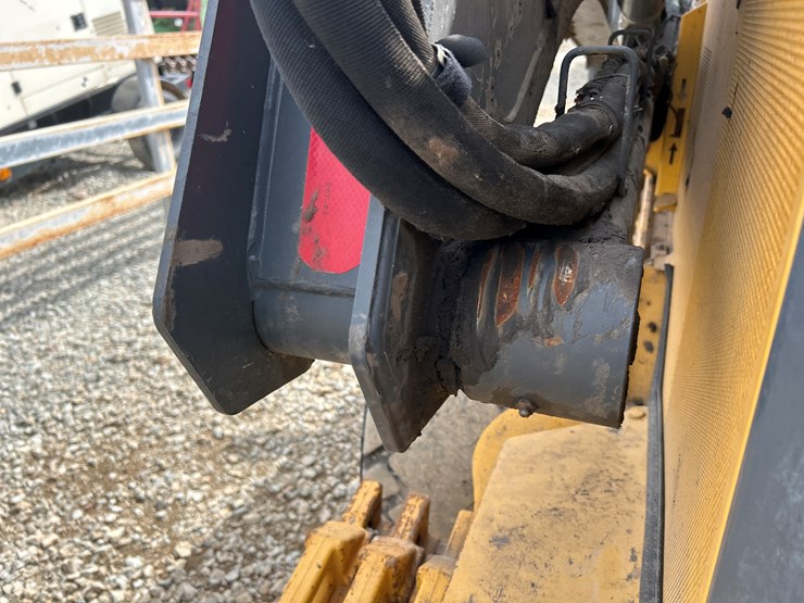 2020-deere-332g-image-24