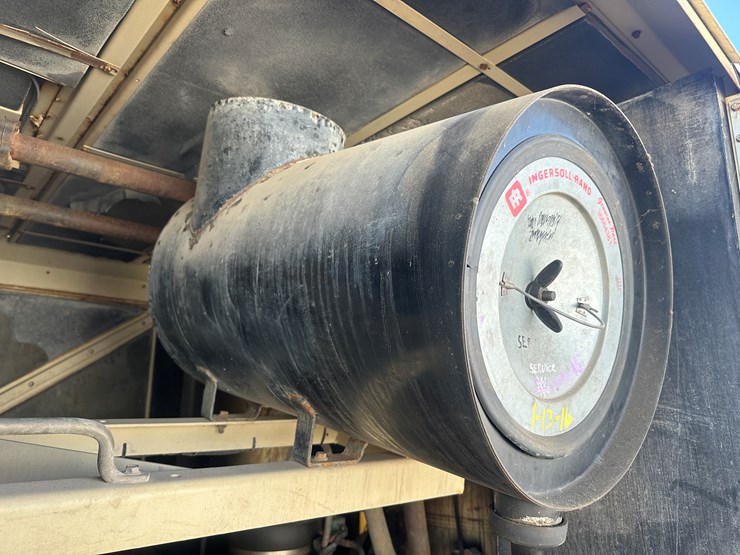 #60115-•-ingersoll-rand-1070-towable-air-compressor-image-33