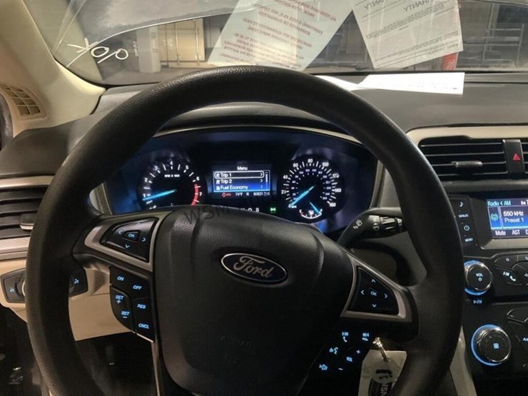 2014-ford-fusion-se-sdn-image-16