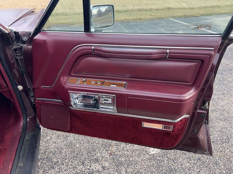 1989-lincoln-town-car-image-70