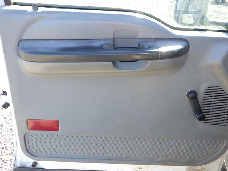 2005-ford-f450-image-25