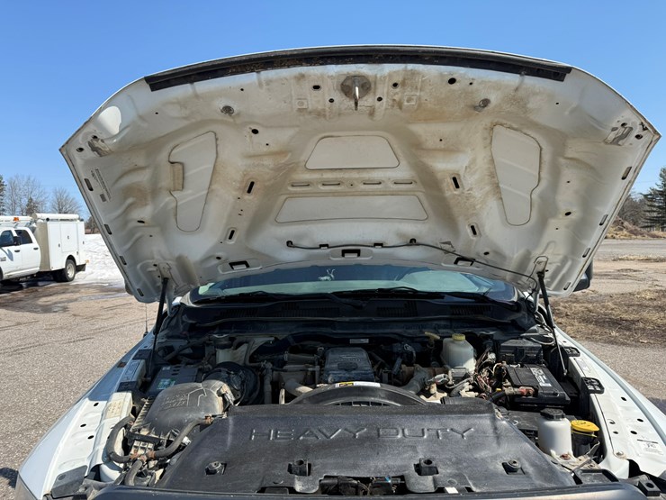 #1064-•-2015-ram-5500-heavy-duty-service-truck-image-33