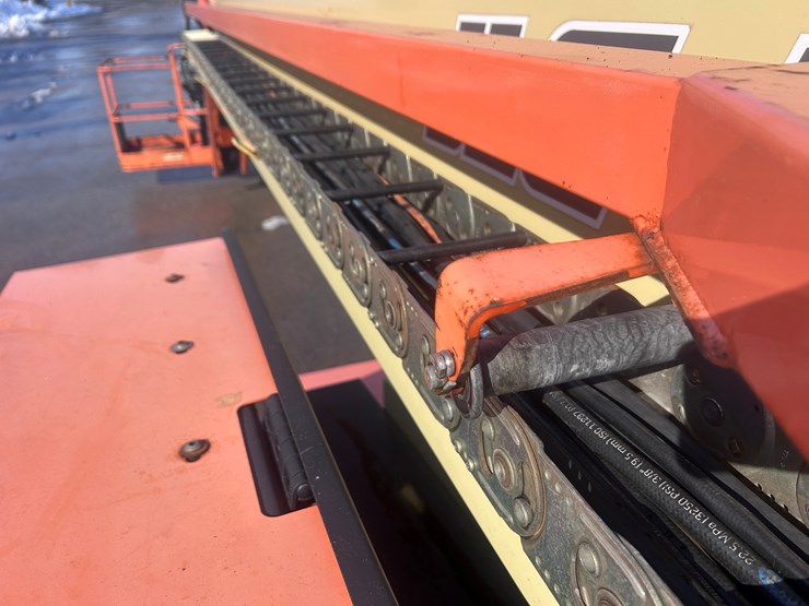 2011-jlg-660sj-image-43