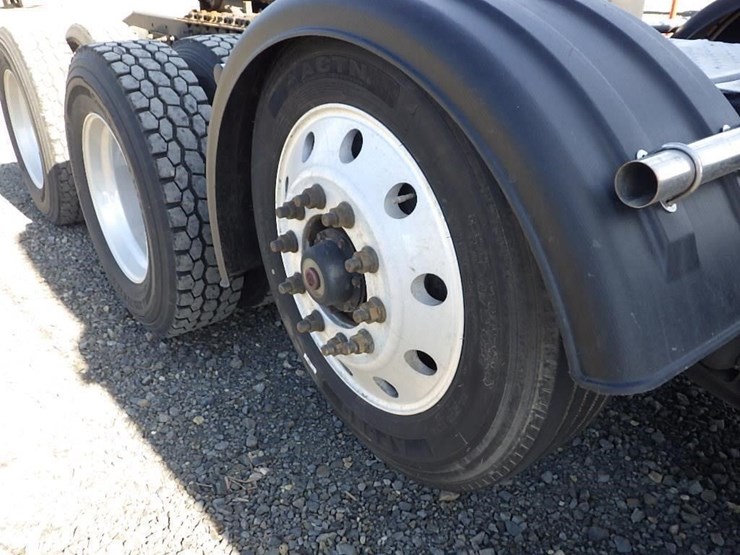 2018-freightliner-cascadia-125-image-30