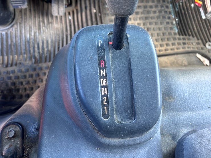 2013-isuzu-npr-image-52