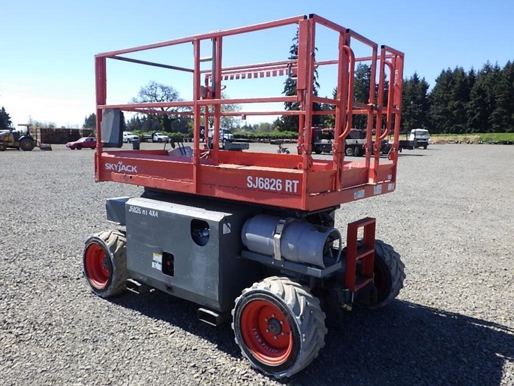 2018-skyjack-sj6826rt-image-7