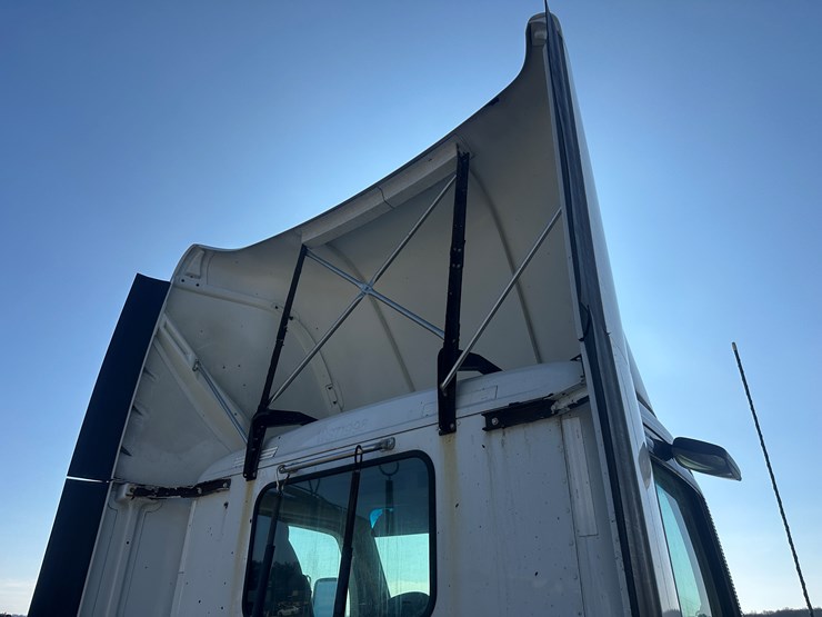 2017-kenworth-t680-image-16