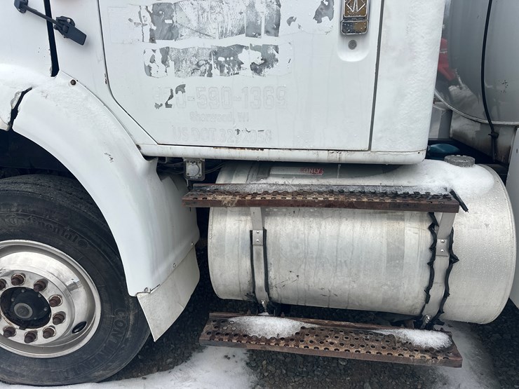 1995-international-8100-image-15