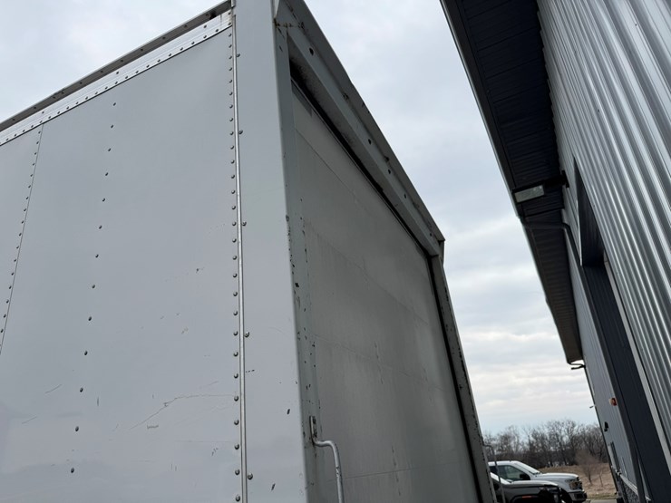 2019-isuzu-nrr-image-24