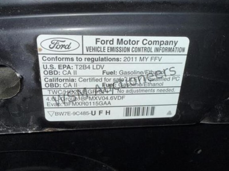 2011-ford-crown-victoria-sdn-image-14