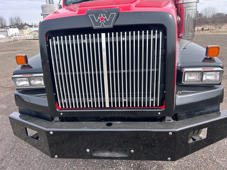#1009-•-2012-western-star-conventional-4-sleeper-cab-truck-tractor-image-44