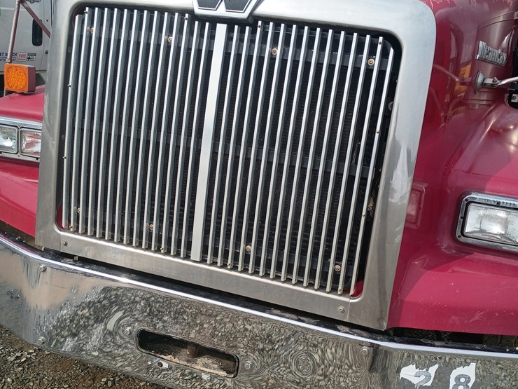 2012-massey-ferguson-8-image-11