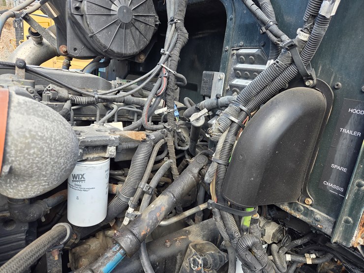 2013-peterbilt-337-image-38