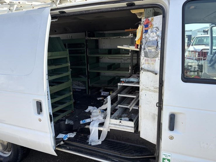 2002-ford-e350-image-10