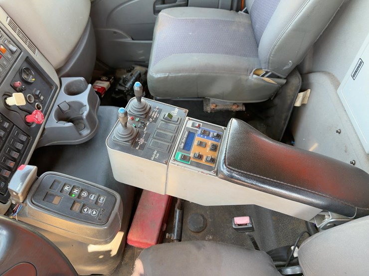 2012-international-7600-image-24