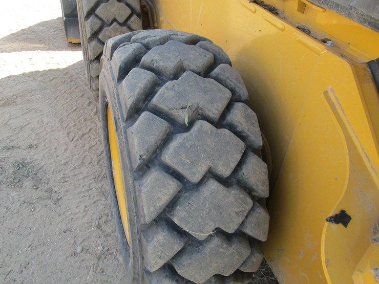 deere-330g-image-6