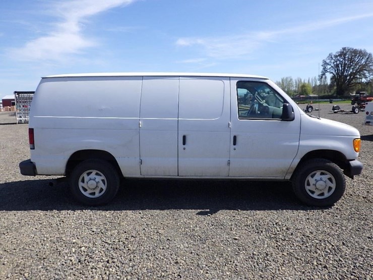 2007-ford-cargo-image-4