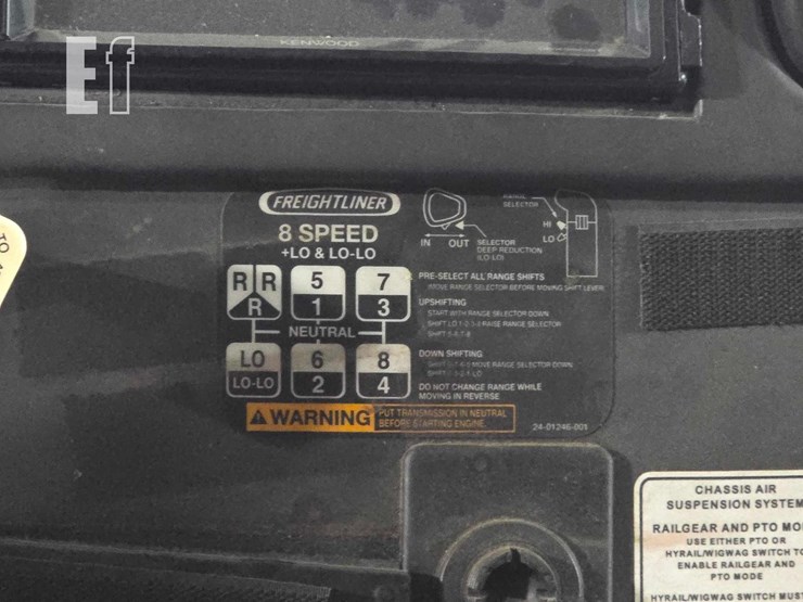 2012-freightliner-m2-106-image-26