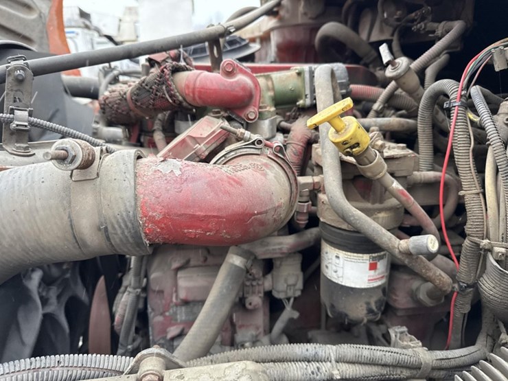 2016-massey-ferguson-8-image-14