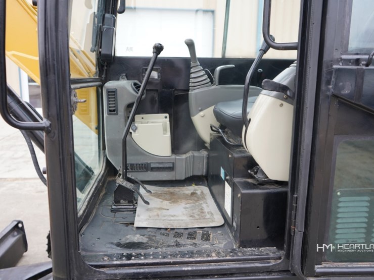 2014-caterpillar-305.5e-image-8