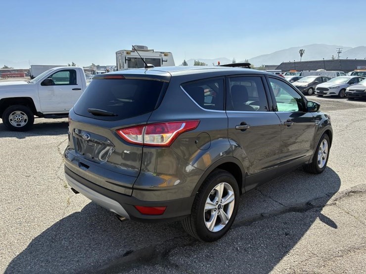 2015-ford-escape-se-image-3