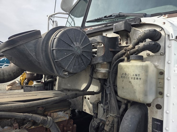 2007-peterbilt-579-image-46