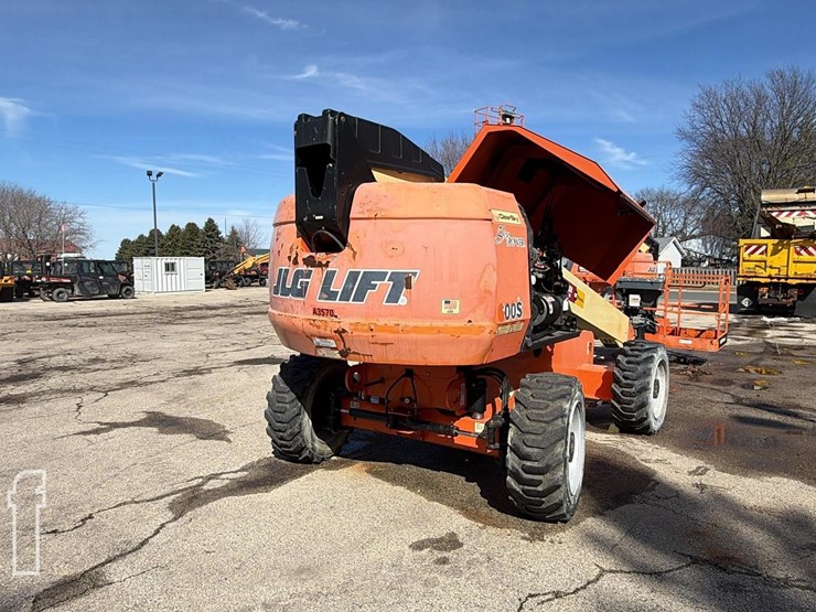 2014-jlg-600s-image-11