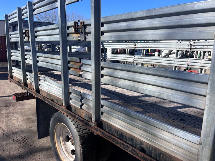 2012-isuzu-npr-image-26