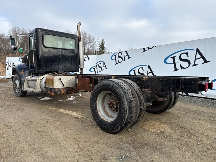 2015-peterbilt-337-image-3