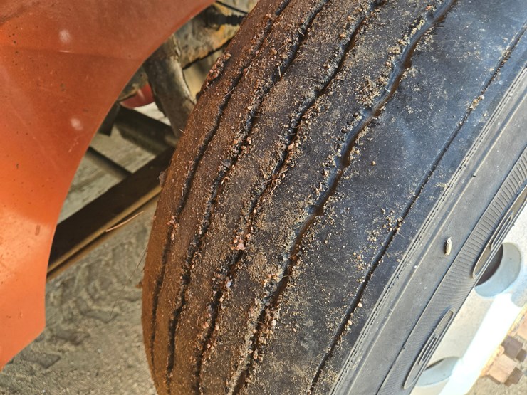 #1515-•-2005-international-9400i6x4-sleeper-cab-truck-tractor-image-62