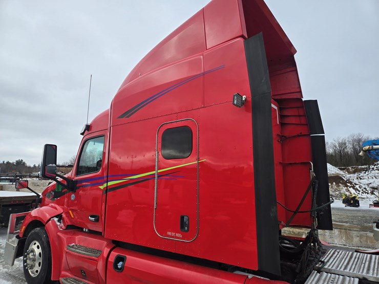 peterbilt-579-image-16
